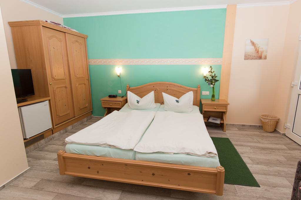 Double Room,1589577967:JPEG